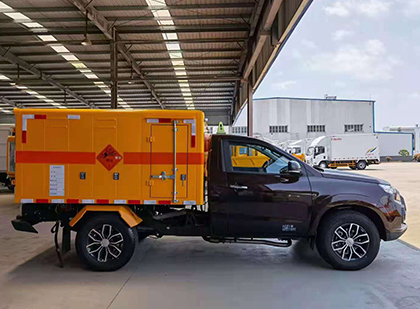 郧西爆破器材运输车